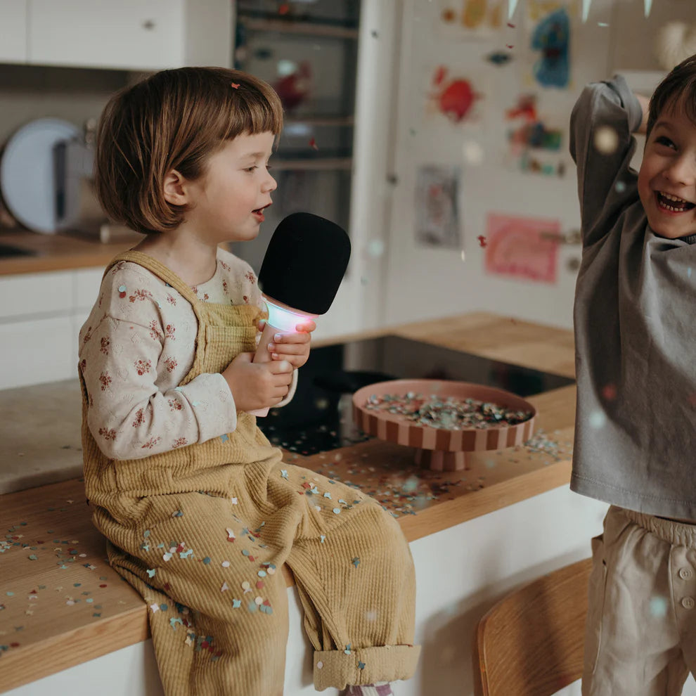 KIDYWOLF - KidyMic- Microphones - Pink - Lifestyle Cut 3